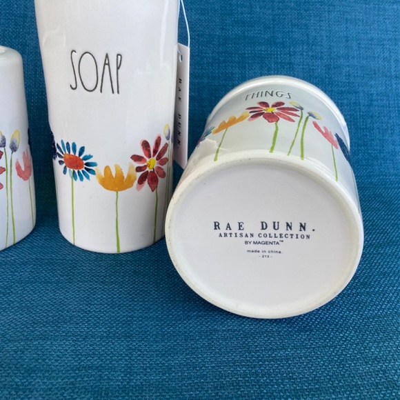 Rae Dunn Bath Set - Picture 3 of 5